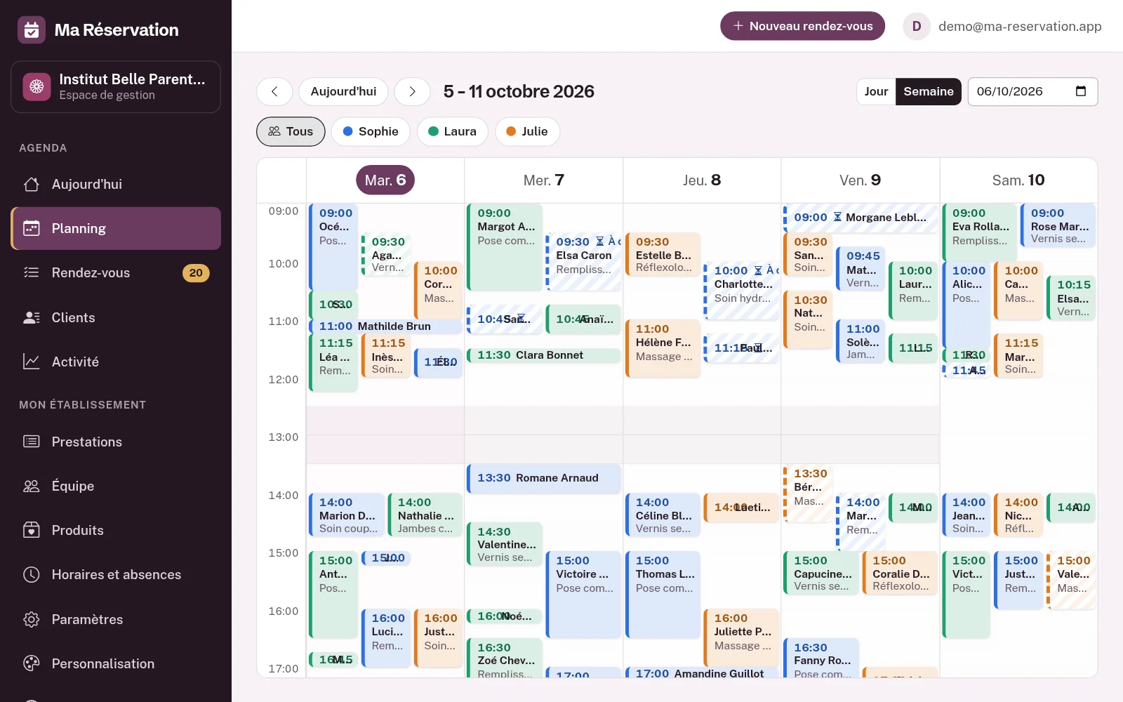 Le planning de la semaine de l'Institut Belle Parenthèse dans Ma Réservation : les rendez-vous de chaque jour, colorés selon la collaboratrice.