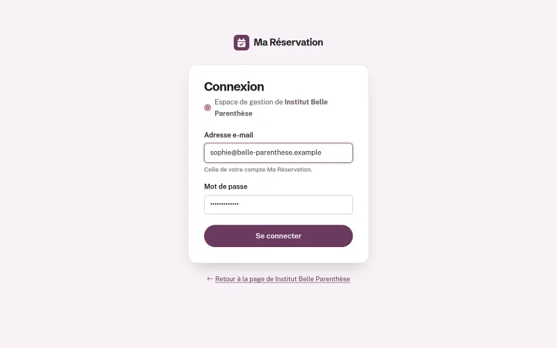 Page Connexion de l'espace de gestion : nom de l'établissement, champs Adresse e-mail et Mot de passe, lien Mot de passe oublié, bouton Se connecter