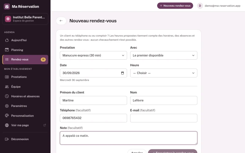 Formulaire Nouveau rendez-vous rempli : prestation, Avec, date, heure, prénom et nom du client, téléphone, e-mail et note