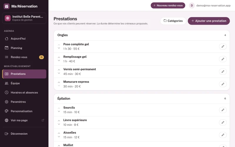 Page Prestations de l'espace de gestion : boutons Catégories et Ajouter une prestation, prestations regroupées par catégorie avec leur durée, leur prix, des flèches d'ordre et un crayon