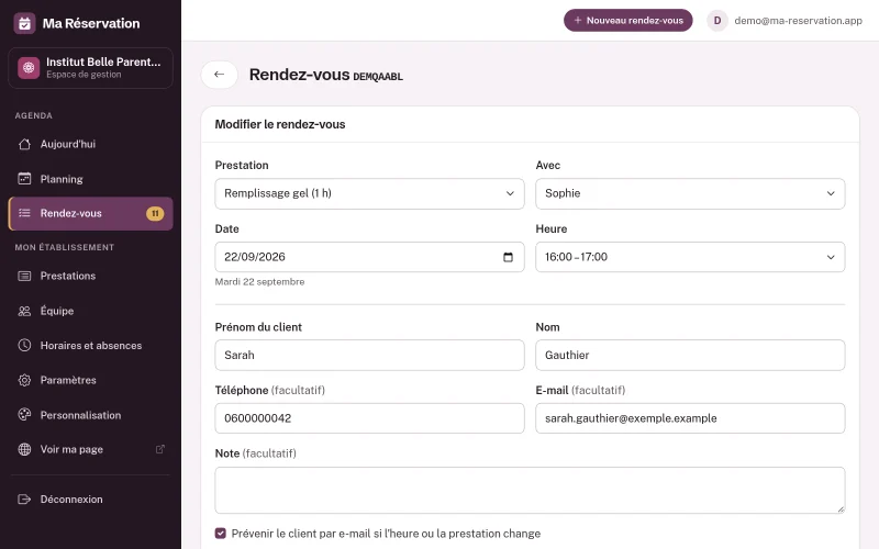 Fiche d'un rendez-vous en mode modification : formulaire pré-rempli avec prestation, personne, date, heure, coordonnées du client et note