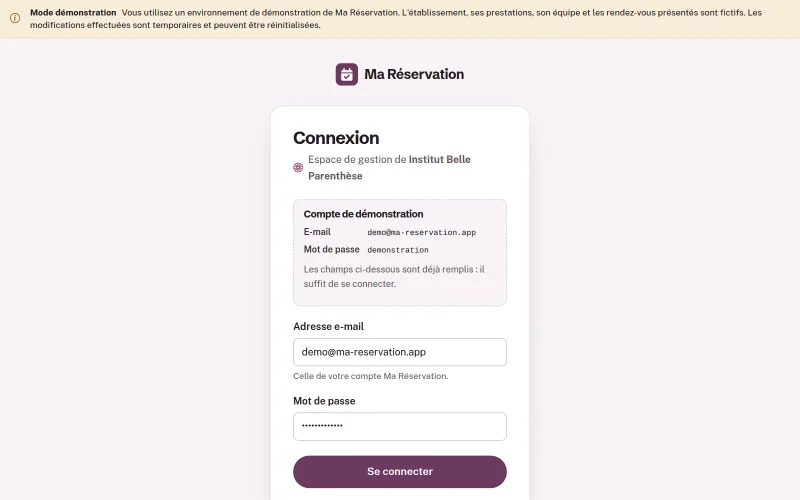 Page de connexion de la démonstration : bandeau Mode démonstration, encart Compte de démonstration avec l'e-mail et le mot de passe, champs déjà remplis et bouton Se connecter